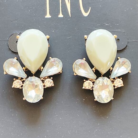 INC Large Cluster Rhinestone Stud Earrings Silver Tone Light Green Clear New - Picture 3 of 7